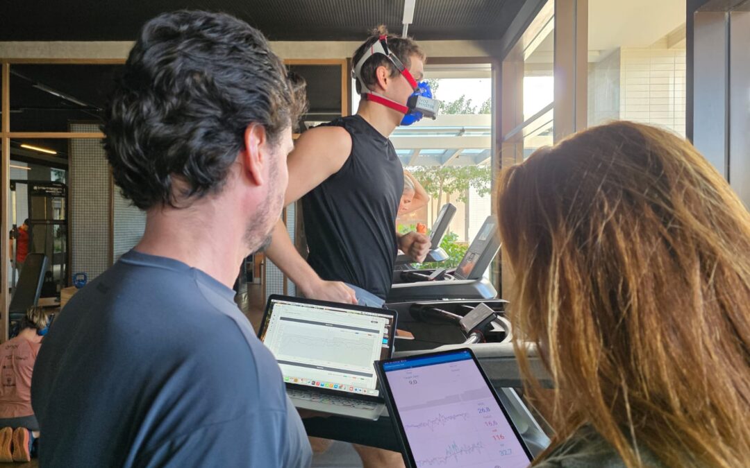 Treinamento de Endurance de Alto Rendimento: Modelos de Sessão, Papel do Baixo Esforço e Diretrizes Atuais de Proteína