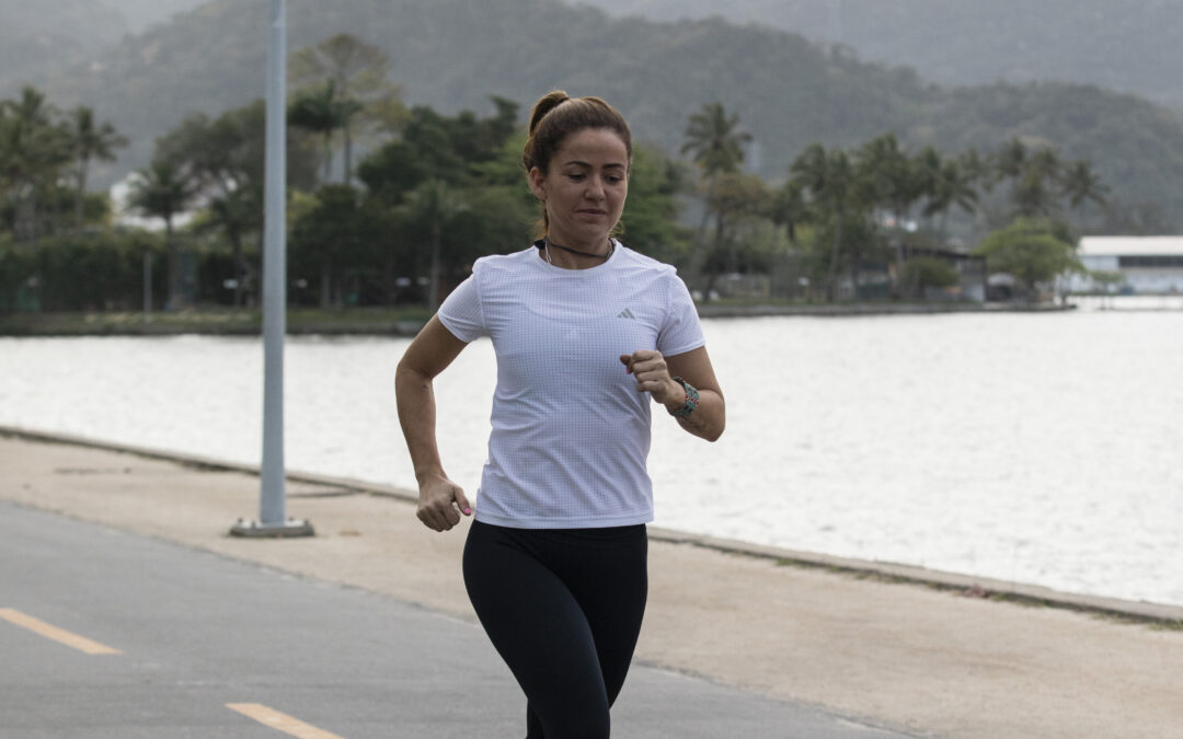 A ADAPTAÇÃO ENTRE ÍONS, GENES E MÚSCULOS: UMA GRAMÁTICA MOLECULAR INVISÍVEL DO ESFORÇO HUMANO