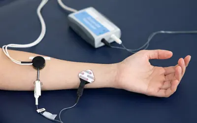 Onde o fluxo decide o limite: microcirculação, treino de endurance e tecnologias ópticas na fronteira do alto rendimento