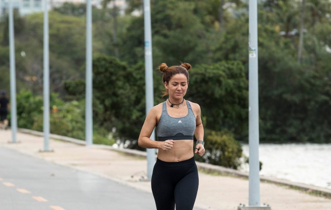 Arquitetura Integrativa do Declínio do Desempenho de Endurance no Envelhecimento: Interações Cardiovasculares, Vasculares, Neuromusculares e Regulatórias em Atletas Máster