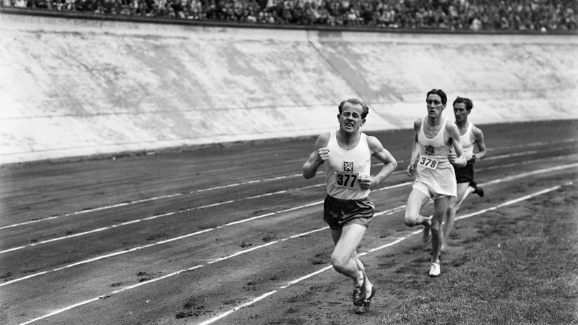 Entre o ritmo imposto e a pausa que transforma: o treinamento intervalado como arquitetura fisiológica do desempenho em endurance