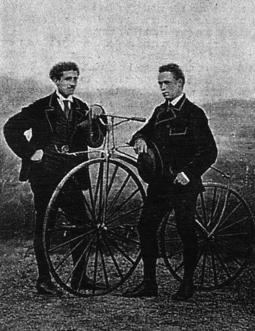 Do velocípede aristocrático ao esporte de consumo: transformações histórico-sociológicas do ciclismo, do triathlon e do atletismo na modernidade tardia