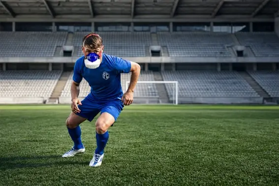 Além do VO₂máx: limitadores metabólicos, validade ecológica e monitoramento fisiológico integrado no futebol de alto rendimento